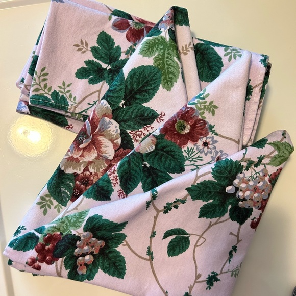 Set of 8 Lavender Napkins w Floral & Berries Print - Picture 3 of 13